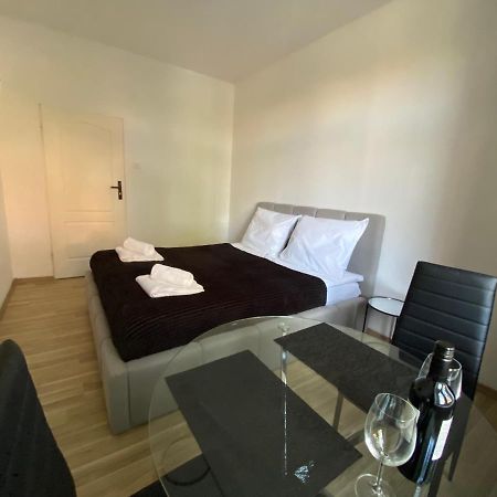 Vip Rooms Apartment ทอรูน ภายนอก รูปภาพ