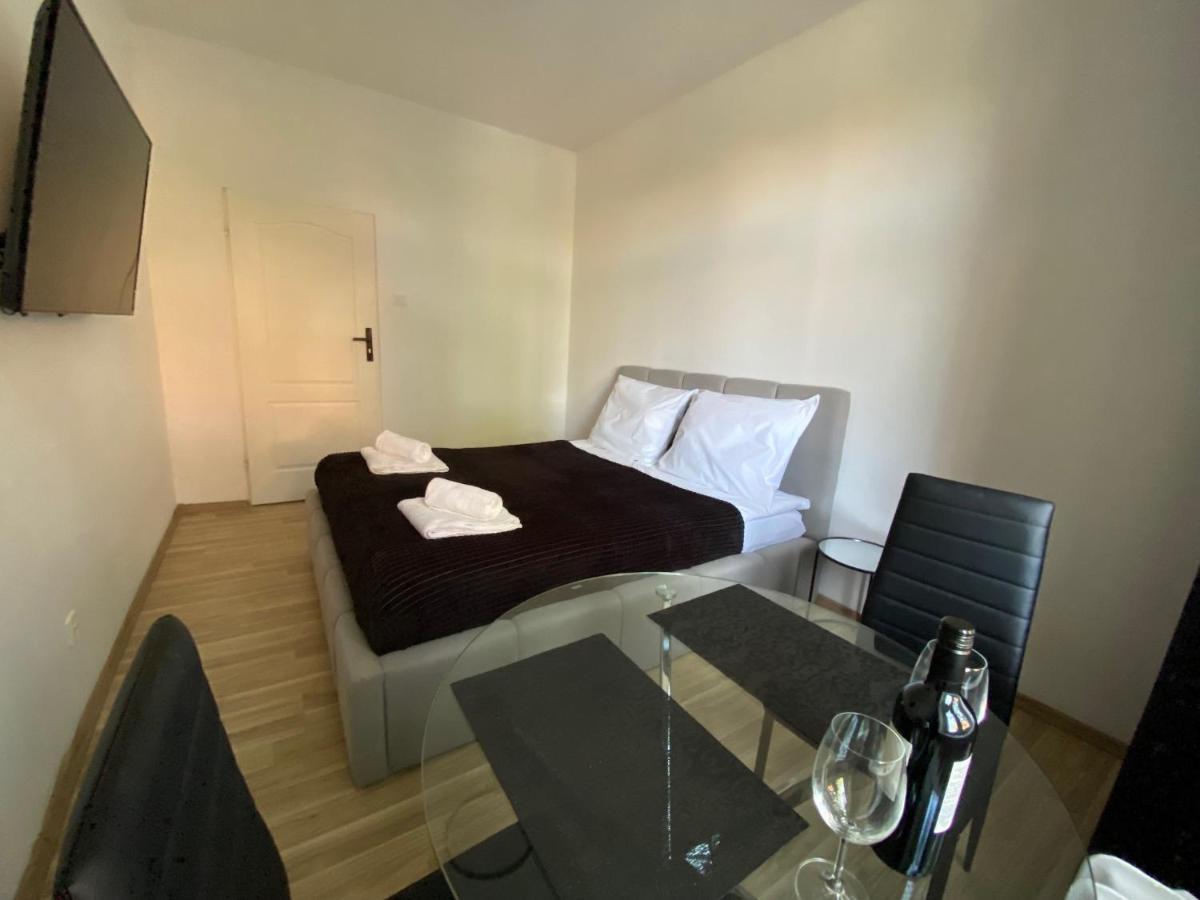 Vip Rooms Apartment ทอรูน ภายนอก รูปภาพ
